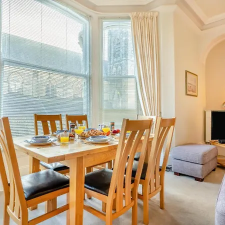 2 Bed In Oc-g34248 Lägenhet *