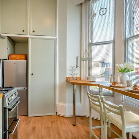 2 Bed In Oc-g34248 Lägenhet *