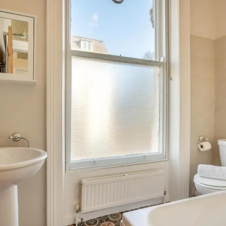 2 Bed In Oc-g34248 * Scarborough